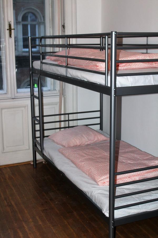 Black Dog Hostel Budapest Esterno foto