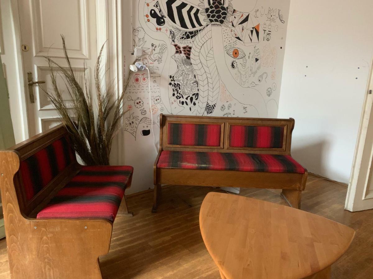 Black Dog Hostel Budapest Esterno foto